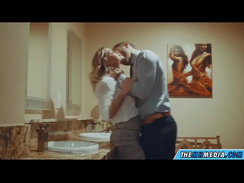 ❤️ Când o blondă cu sânii mari te seduce într-o toaletă publică ❤❌  at ro.yespornpics-com.ru ❌️❤